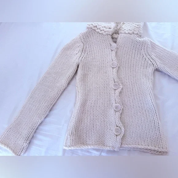 Super soft, cozy off-white wool cardigan with large button up Peter Pan collar - Picture 9 of 13